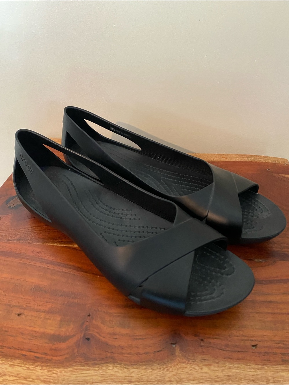 CROCS  Serena flats Women's Black Peep-Toe Slingback ballet flat. Size 9